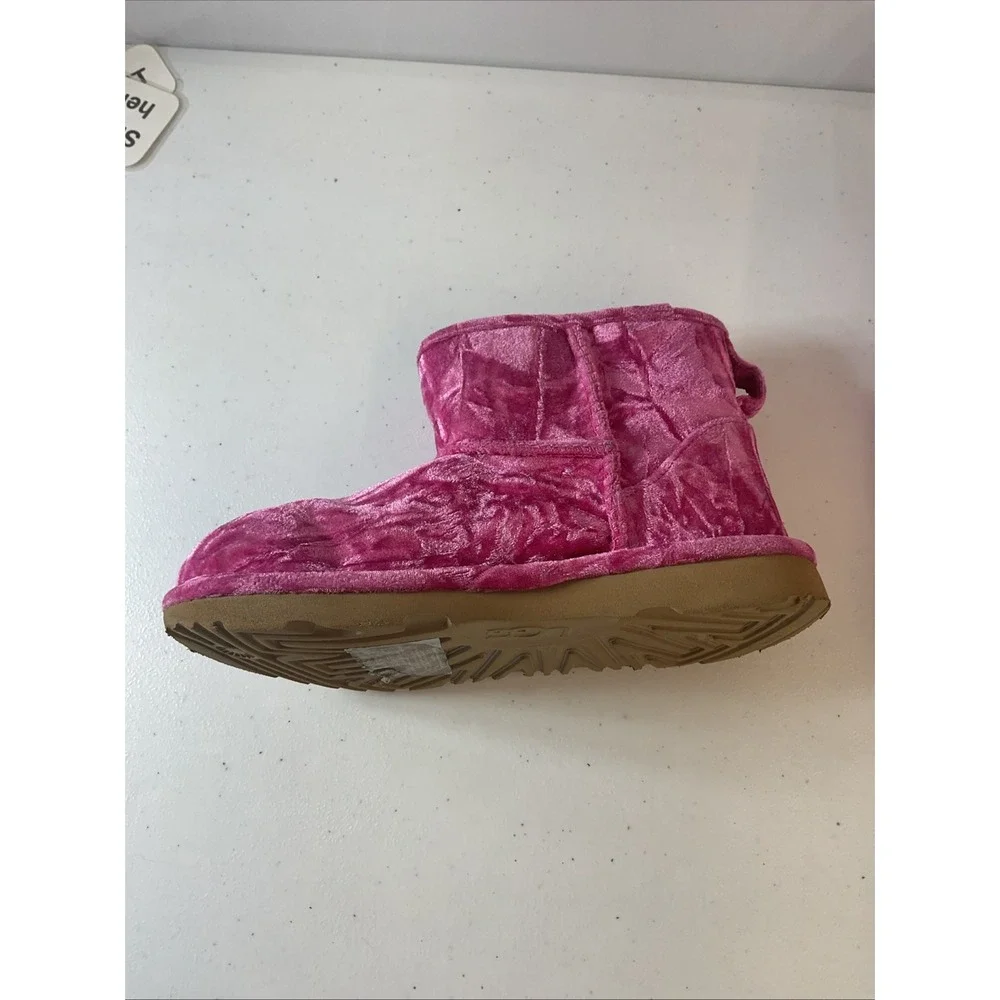 UGG Classic Mini II Velvet Boot Raspberry Sorbet Wool Lining Girl's‎ 4 Classic